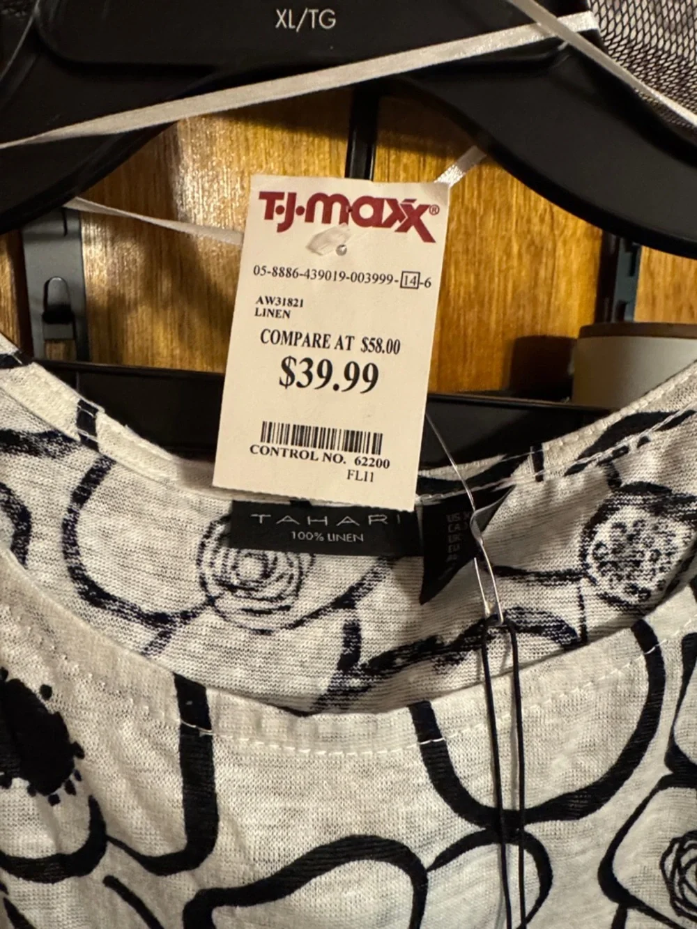 Tahari Black and White Print Top with Solid Black Ankle Length Pants - Picture 6 of 9